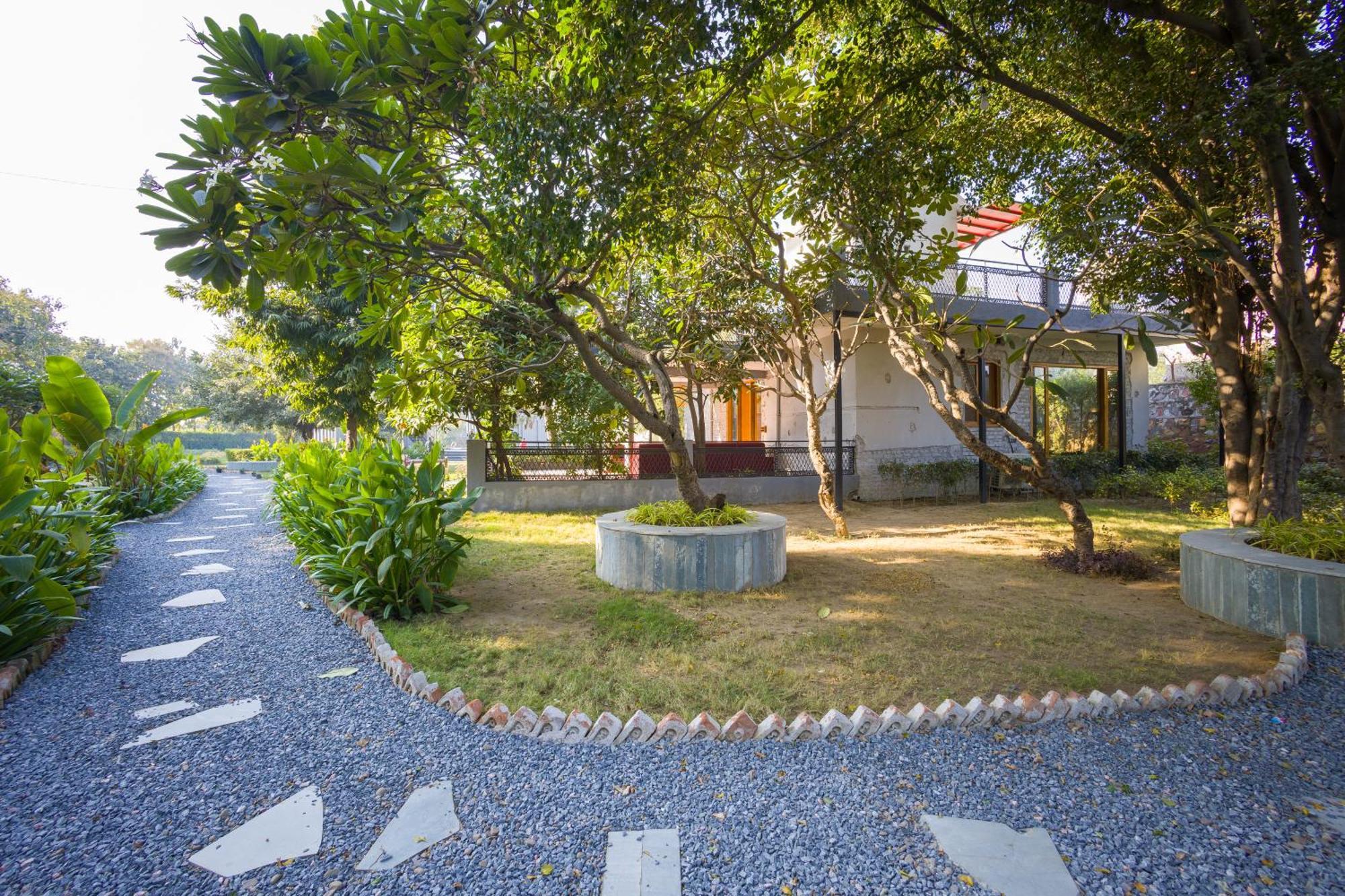 Elivaas Hidden Oasis 4Bhk With Pool, Mud House & Container House Dhauj Exterior foto