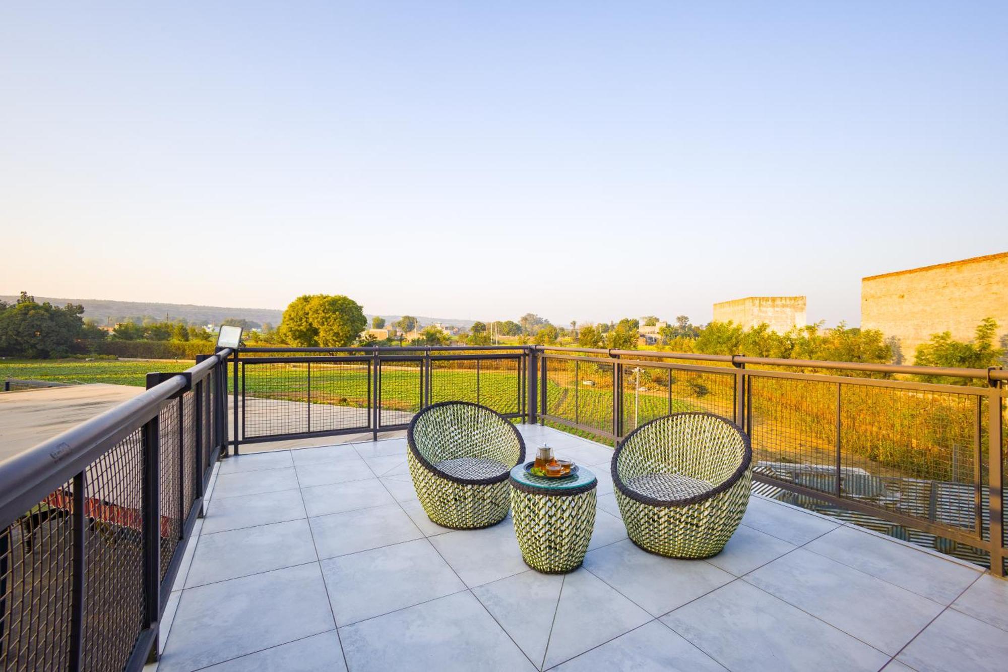 Elivaas Hidden Oasis 4Bhk With Pool, Mud House & Container House Dhauj Exterior foto