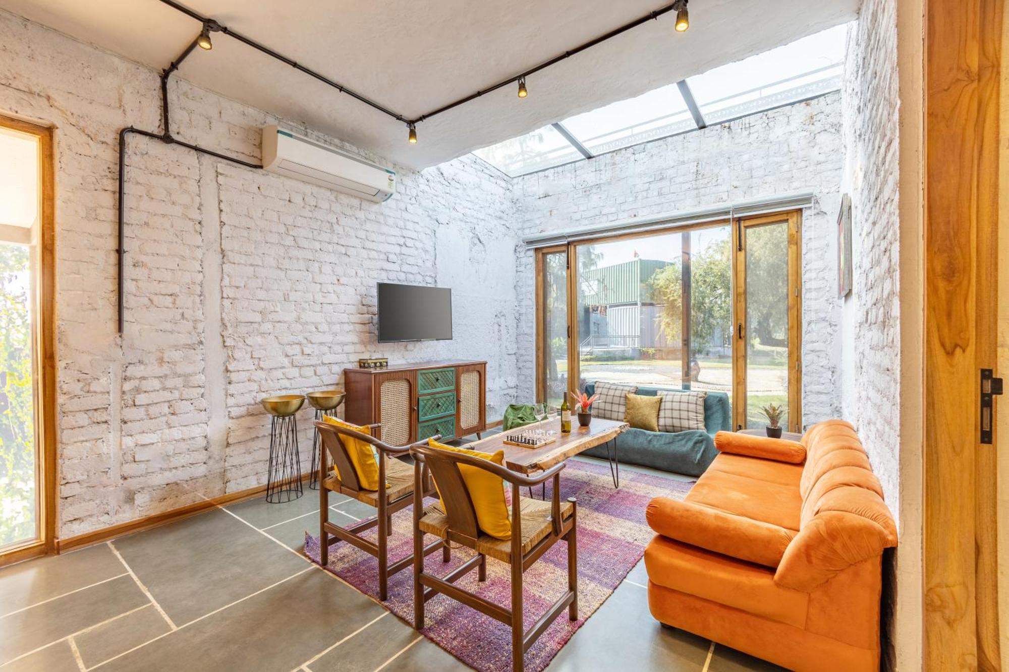 Elivaas Hidden Oasis 4Bhk With Pool, Mud House & Container House Dhauj Exterior foto